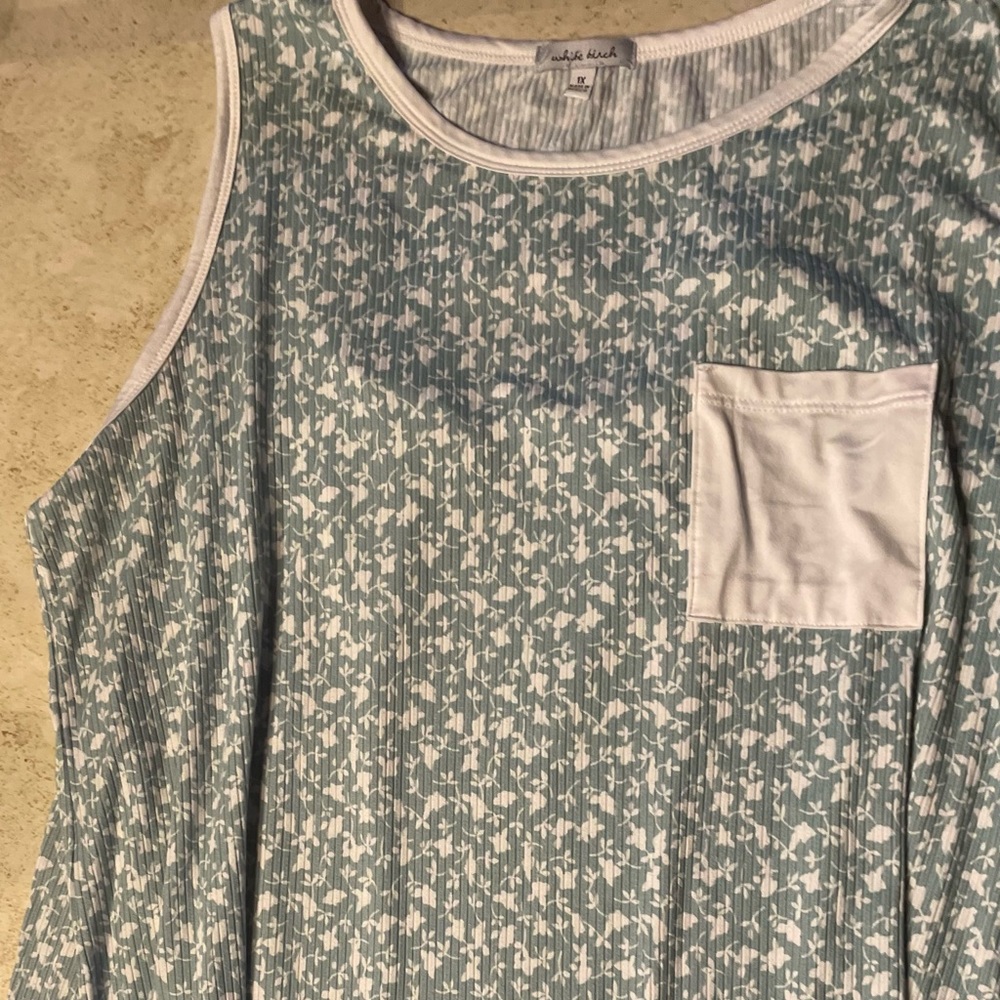 Never worn White Birch floral tank top with keyhole open back. 1X